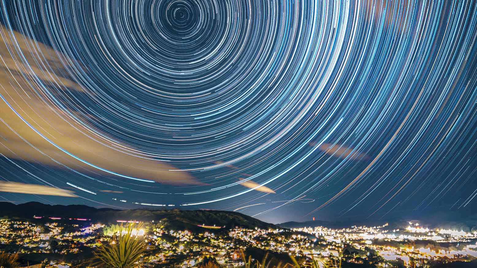 Read more about the article “Random night photo into a star trail – How I captured these photos.